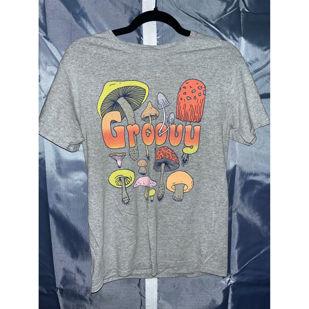 Gray "Groovy" Mushroom Graphic T-Shirt Cotton Blend Size Small